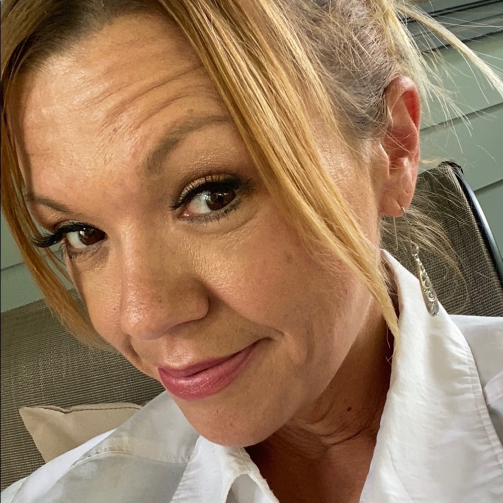 Meet your Posher, Carrie